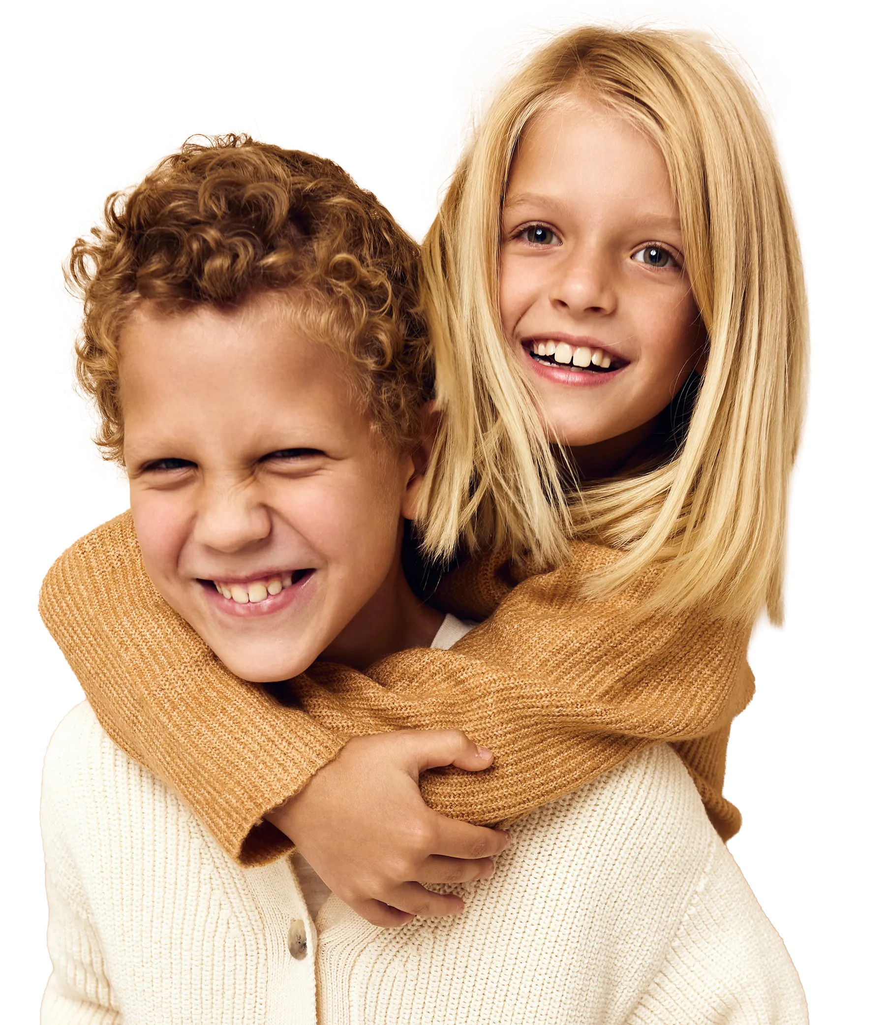 Zwei fröhliche Kinder mit modernen Haarschnitten – Kinderfriseur im Belle Beauty Salon, 2620 Neunkirchen.